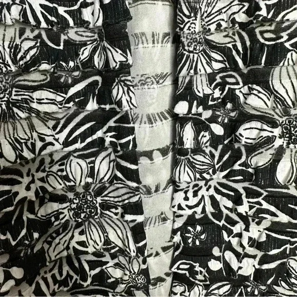 R&M Richards Ruffled Fabric  Blazer Black & White Floral Size 14W - Picture 4 of 16